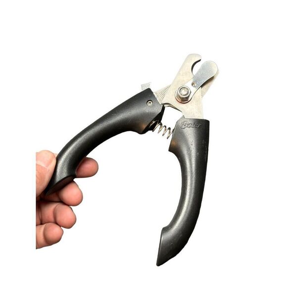 Oster Pet Nail Clipper - Ergonomic Design Stainless Steel Blades Non-Slip Handle - Picture 3 of 6